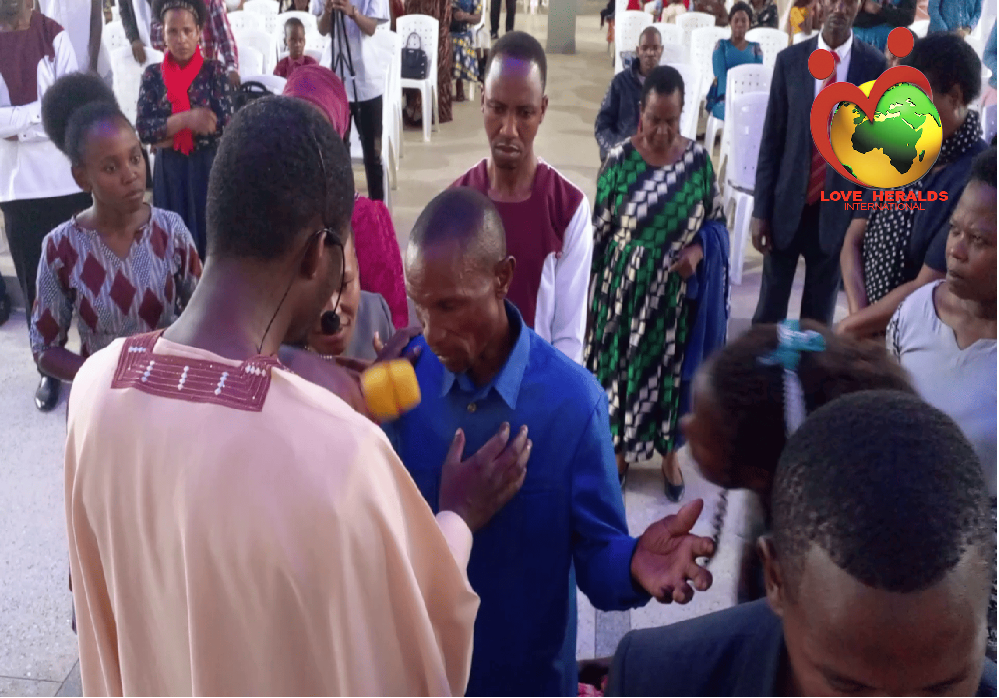 Dr. Daniel praying for the sick during Supernatural convention
